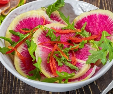 Chrup jako przekąskę, dodawaj do sałatek lub ciężkostrawnych potraw. Poprawia wzrok, chroni wątrobę i serce