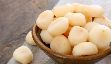 Chrup zamiast słodyczy, dodawaj do sałatek. Działają niczym tarcza ochronna dla mózgu i wątroby