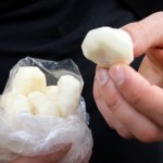 Chrup zamiast słodyczy, dorzucaj do sałatek. Działają jak tarcza ochronna dla mózgu i wątroby