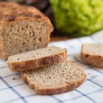 Chrupiąca skórka i miękki środek. Prosty przepis na idealny chleb żytni