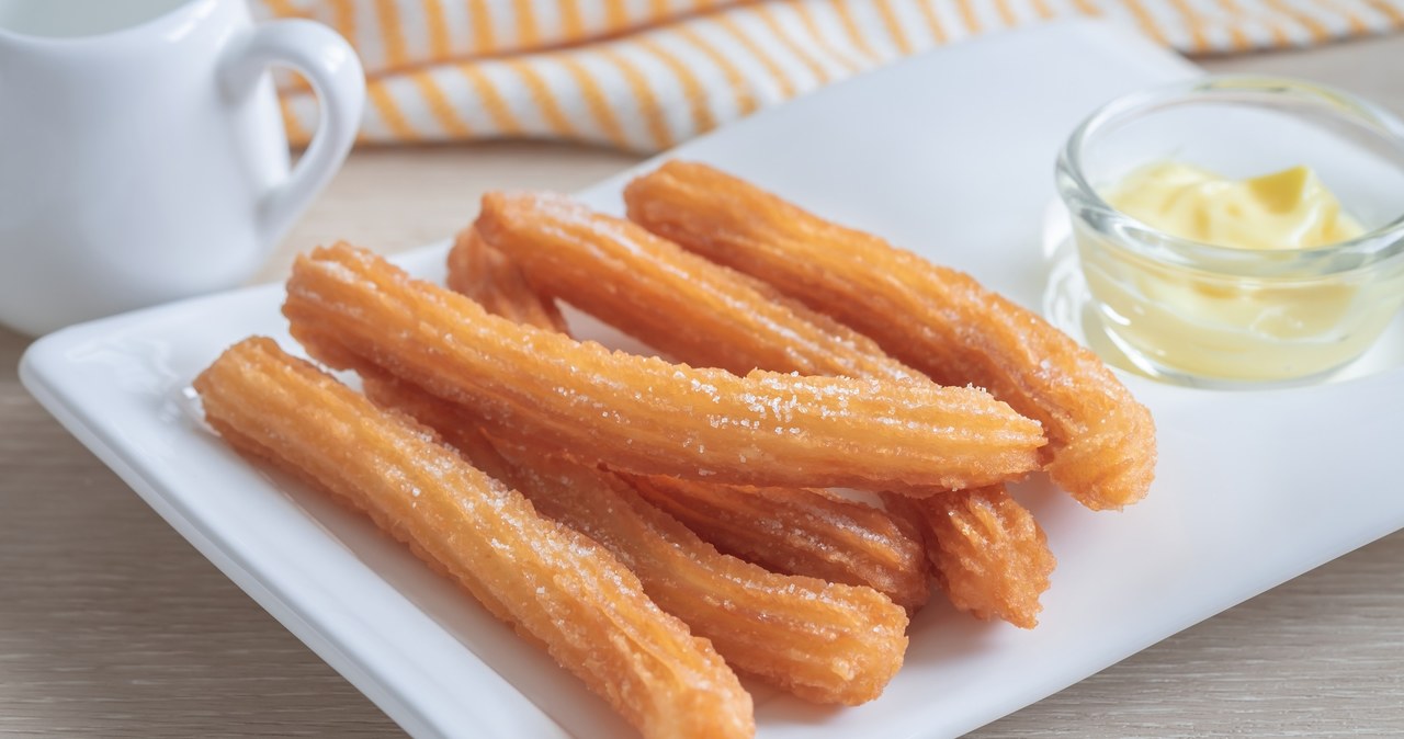 Chrupiące churros to świetna alternatywa dla pączków /ritablue /123RF/PICSEL