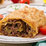 Chrupiące ciasto, aromatyczny farsz. Ten strudel z mięsem mielonym jest wybitny