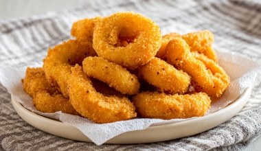 Chrupiące kalmary w panierce przygotujesz w domu. Smakują jak w nadmorskiej tawernie