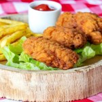 Chrupiące kąski z kurczaka jak z fast foodu. Znikają ze stołu w kilka minut