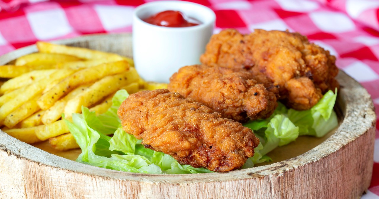 Chrupiące kąski z kurczaka możesz przygotować na andrzejki /rigsby8131 /123RF/PICSEL