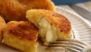 Chrupiące kotleciki ziemniaczane ze specjalną wkładką. Nawet dzieci poproszą o dokładkę 
