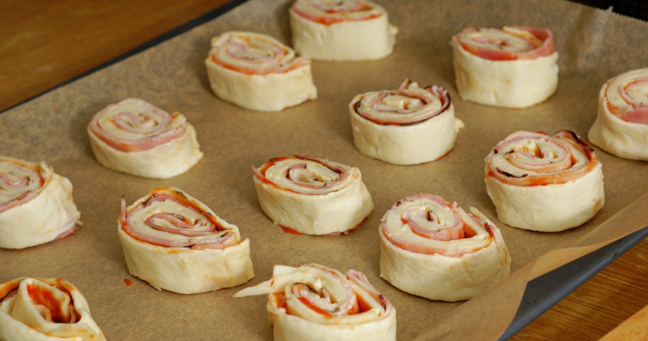 Chrupiące przekąski a la pizza świetnie sprawdzą się na wszystkich imprezach /janmach /123RF/PICSEL