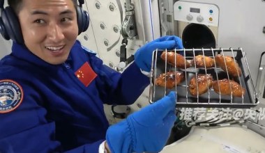 Chrupiące skrzydełka w kosmosie. Chiny zapisują się w historii