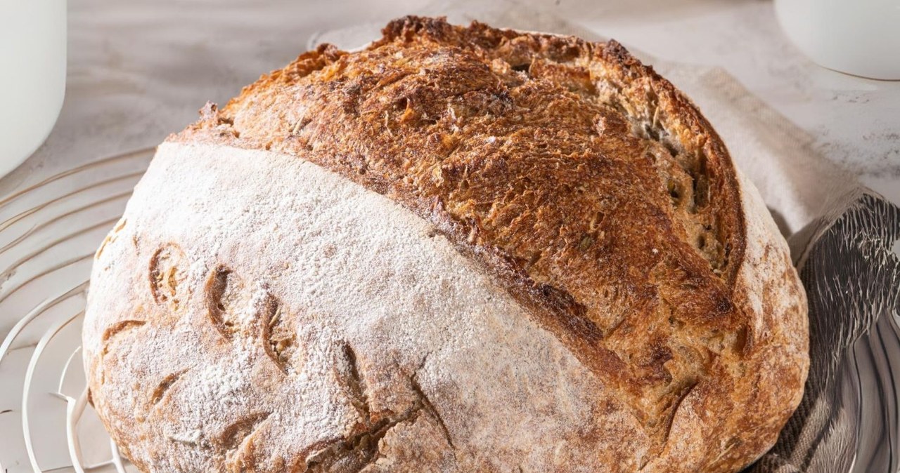 Chrupiący chleb jest prosty i tani w przygotowaniu /123RF/PICSEL