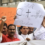Chrześcijanie w Pakistanie zagrożeni. Zniszczone kościoły i zdewastowane domy