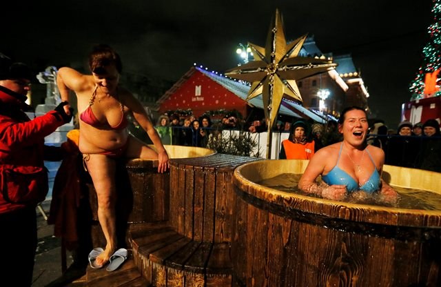 Chrzest Pański w Rosji /PAP/EPA/YURI KOCHETKOV /PAP/EPA