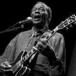 Chuck Berry nie żyje. Był legendą rock and rolla