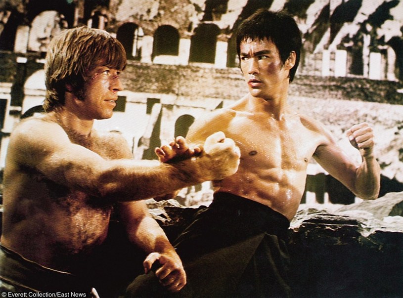 Chuck Norris i Bruce Lee w filmie "Droga smoka" /Everett Collection /East News