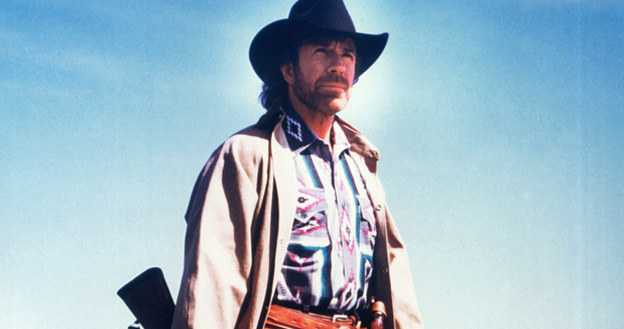 Chuck Norris jako Cordell Walker w serialu "Strażnik Teksasu". /AKPA