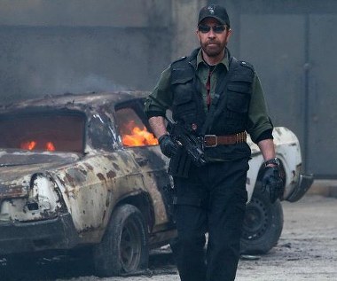 Chuck Norris w scenie z filmu "Niezniszczalni 2"