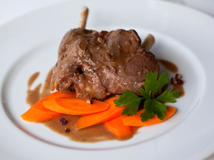 Chudsze i zdrowsze od wieprzowiny. To mięso ma moc żelaza i białka, ale trzeba je marynować