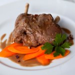 mięso Chudsze i zdrowsze od wieprzowiny. To mięso ma moc żelaza i białka, ale trzeba je marynować