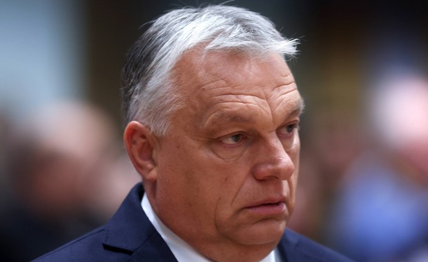 "Chwieje się władza premiera Węgier"