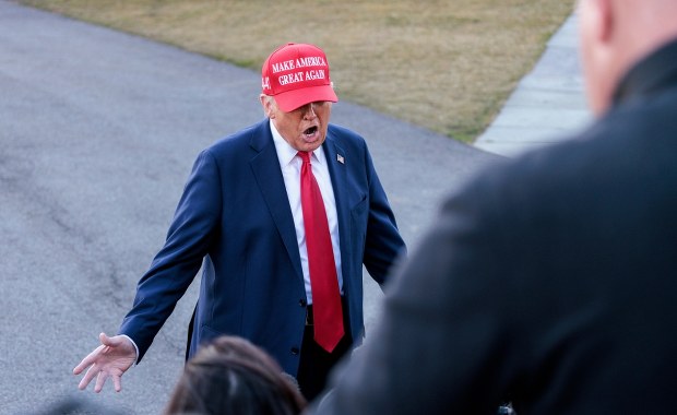 Chwiejny Trump i nowe cła. Rewolucja w handlu międzynarodowym?