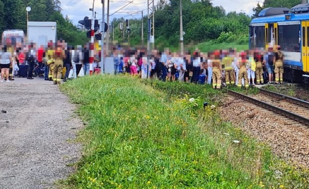Chwile grozy na Śląsku. Ewakuowano pasażerów pociągu