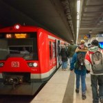 "Chwycił ją i pociągnął na tory". Dramat na stacji metra w Hamburgu