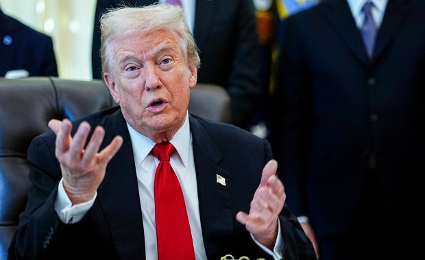 "Chyba muszę, czemu nie?". Trump o wejściu na drogę sądową w głośnej sprawie