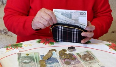 ​Ci emeryci dostaną trzynastkę w innym terminie. Sprawdź, kiedy i ile trafi na twoje konto