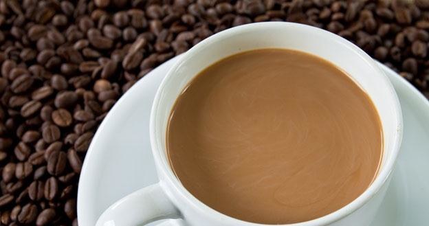 Ci, który wolą aromatyczną, czarną i mocną kawę niech dbają o swój układ pokarmowy /&copy; Panthermedia