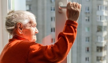 Ci seniorzy będą mogli zmienić mieszkanie, jeśli nie mają windy. Sprawdź warunki