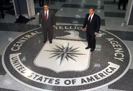 CIA postanowiła bacznie śledzić wpisy internautów na blogach i w serwisach społecznościowych /AFP