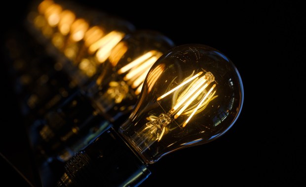 Ciąg dalszy zamieszania ws. cen prądu. Spółki energetyczne będą tracić miliony złotych każdego dnia