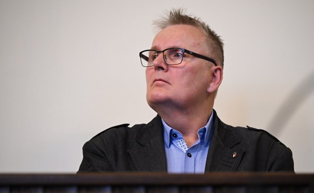 Ciągnął psa za samochodem. Były senator nie wykona prac społecznych