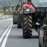 Ciągnik na ciągłej? Albo traktorzysta będzie miły, albo srogi mandat