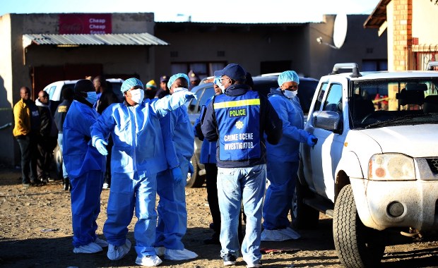 "Ciała leżały przy stołach, na podłodze". Tragedia w klubie w RPA