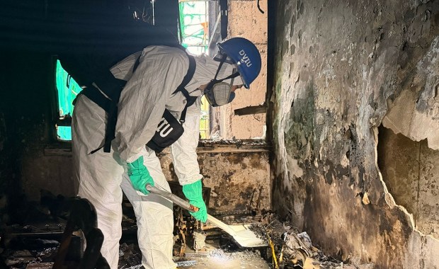 Ciała na klatkach i dachach. Przerażające zdjęcia z wnętrza "piekła"