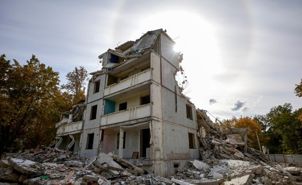 Ciała rodziców i dzieci znalezione pod gruzami