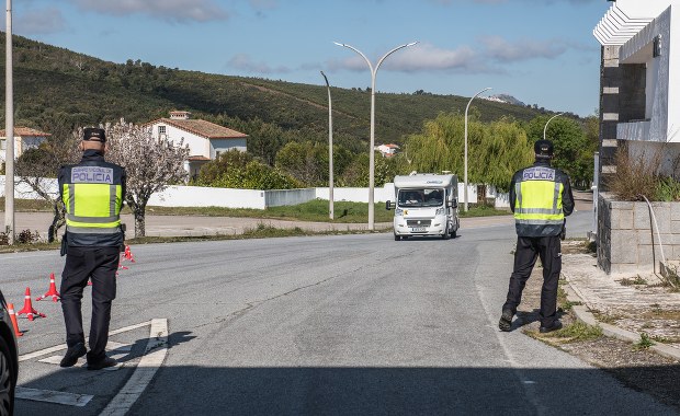 Ciało 3-latka w spalonym aucie, obok zwłoki ojca. "Piekło się zaczęło"