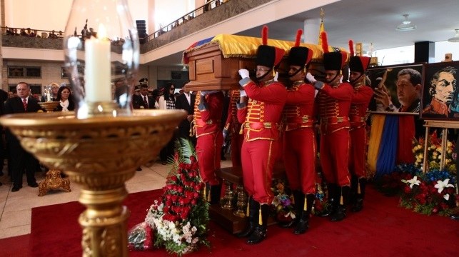 Ciało dyktatora wbrew wcześniejszym zapowiedziom nie zostanie zabalsamowane /MIRAFLORES PRESS /PAP/EPA