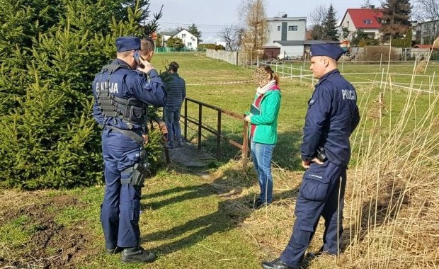 Ciało dziecka wyłowiono z potoku w Gliwicach. Policja szuka matki