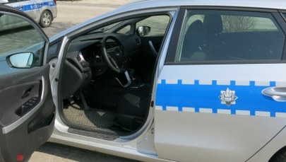 Ciało kobiety ze śladami bieżnika opon. Jej znajomy trafił do szpitala  