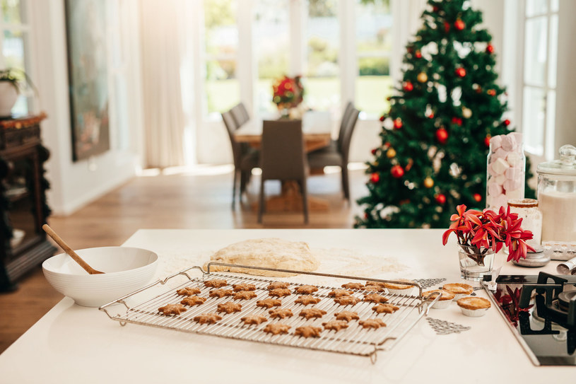 Ciasteczka idealnie sprawdzą się jako dekoracja świąteczna /123RF/PICSEL