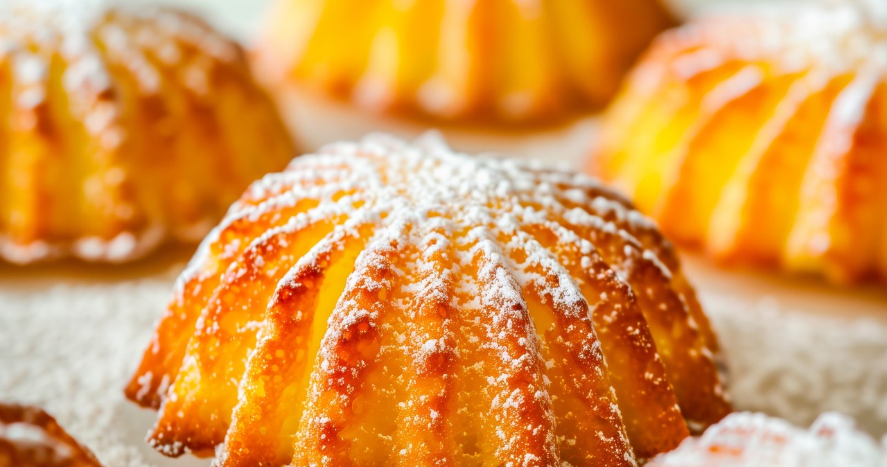 Ciasteczka kokosowe to delikatne w konsystencji, ale wyraziste w smaku słodycze /boule13 /123RF/PICSEL