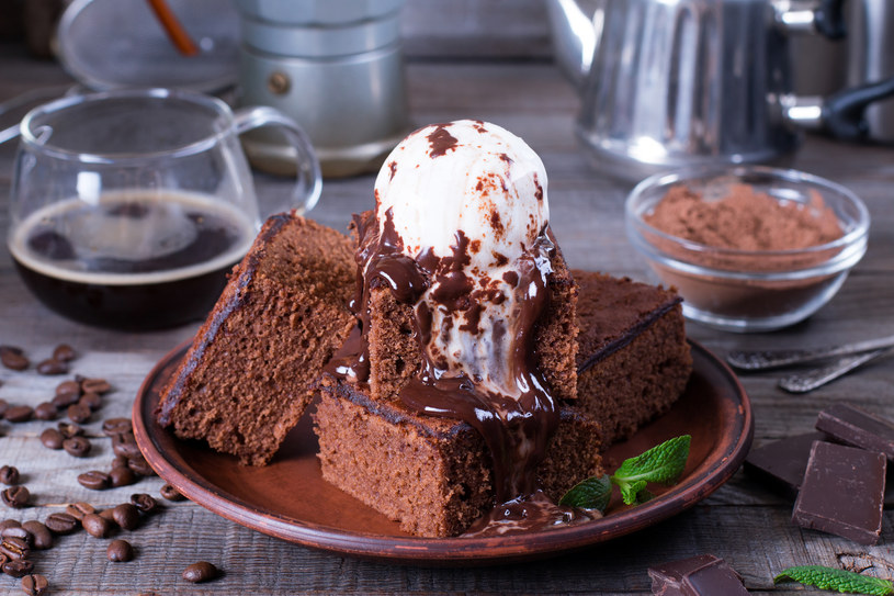 Ciasto czekoladowe /123RF/PICSEL