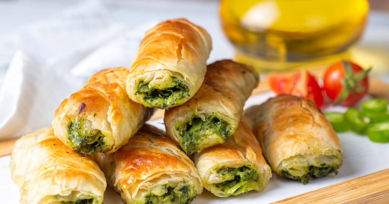 Ciasto filo z wyrazistym szpinakowym nadzieniem /esindeniz /123RF/PICSEL