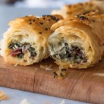 Ciasto francuskie ze szpinakiem i salami. Prosta i sycąca przekąska imprezowa