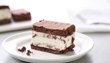 Ciasto inspirowane znanym deserem. Jest obłędnie pyszne, sklepowa wersja się chowa
