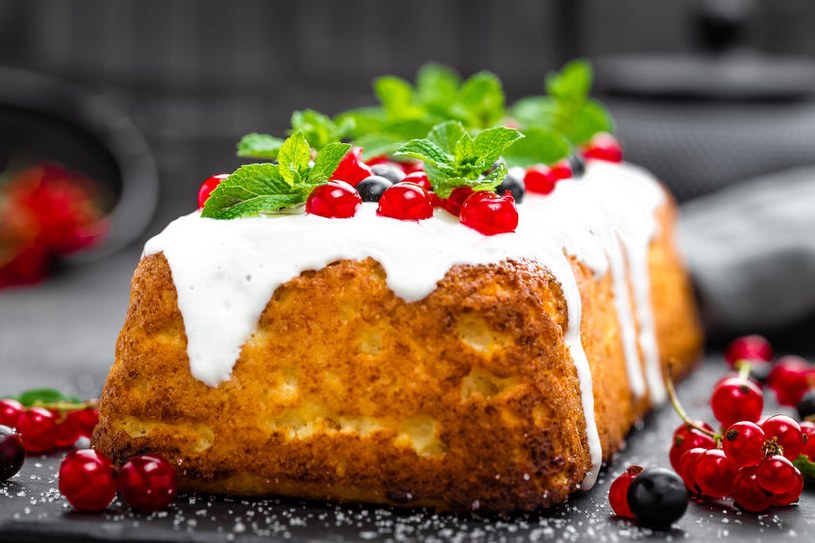 Ciasto jogurtowe z zimowymi dodatkami. Zawsze wilgotne i mięciutkie