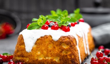 Ciasto jogurtowe z zimowymi dodatkami. Zawsze wilgotne i mięciutkie