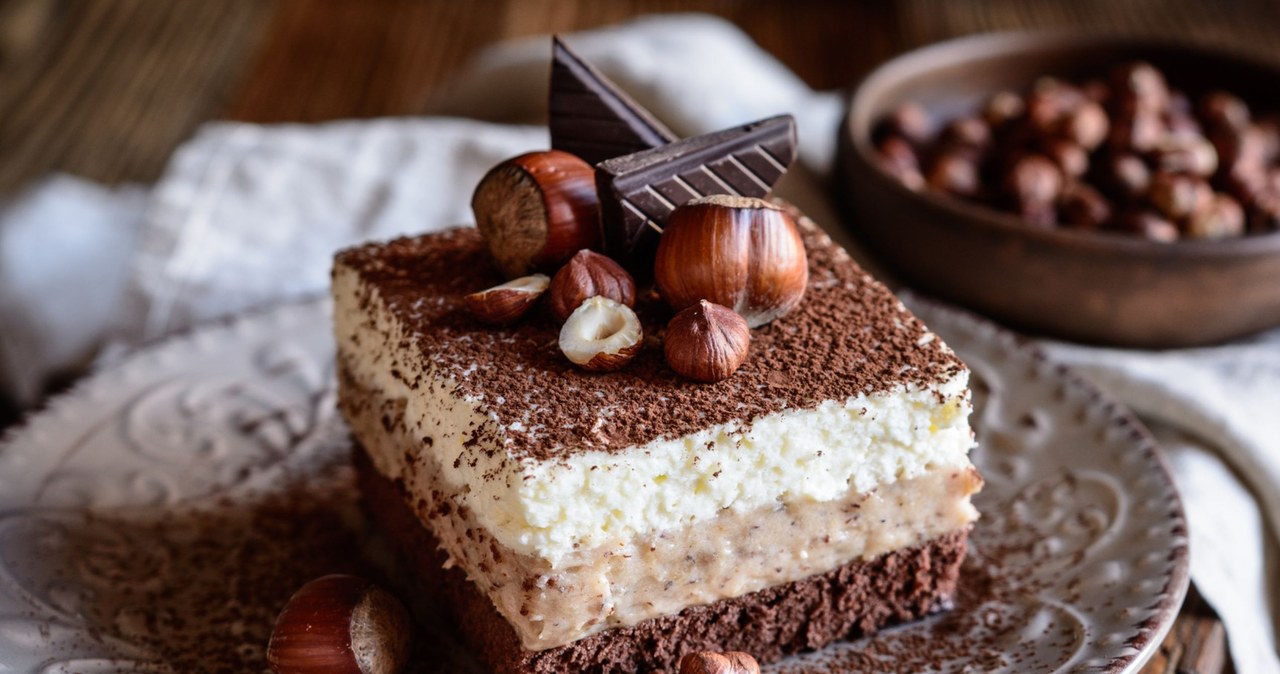 Ciasto Monte zaskakuje pysznym smakiem orzechów laskowych /noirchocolate /123RF/PICSEL