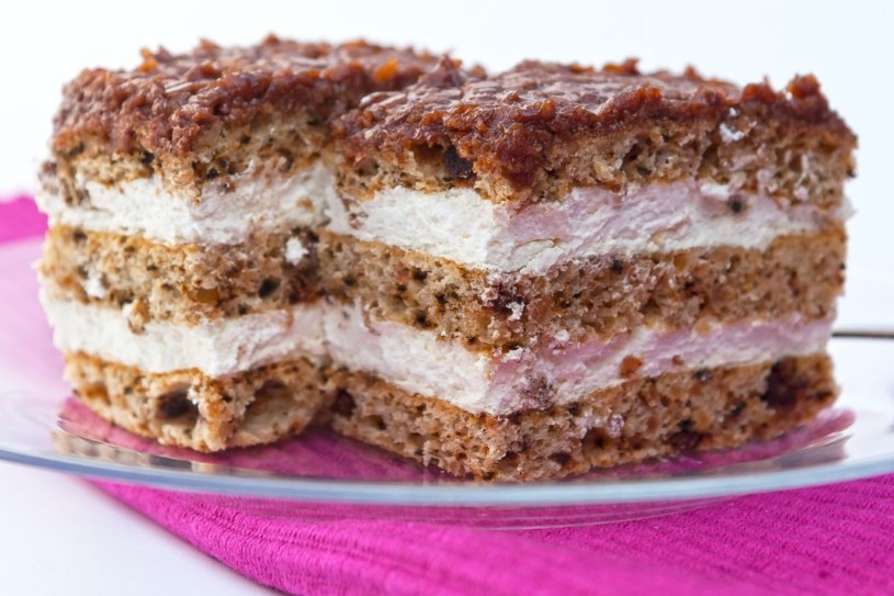 Ciasto na każdą okazję. Miłośnicy karmelu i orzechów będą zachwyceni